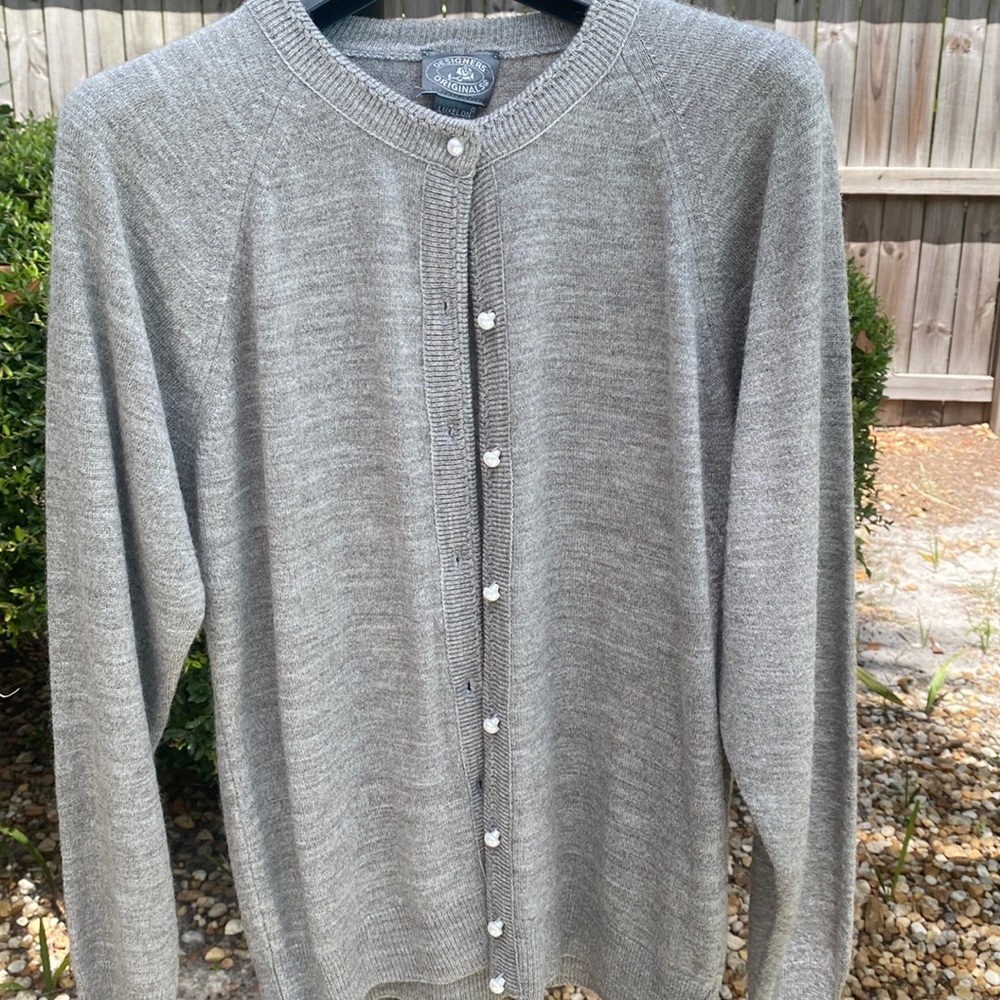 Classy gray sweater with pearl buttons size S